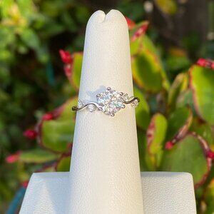 ✨ Gorgeous 1ct Moissanite Ring ✨